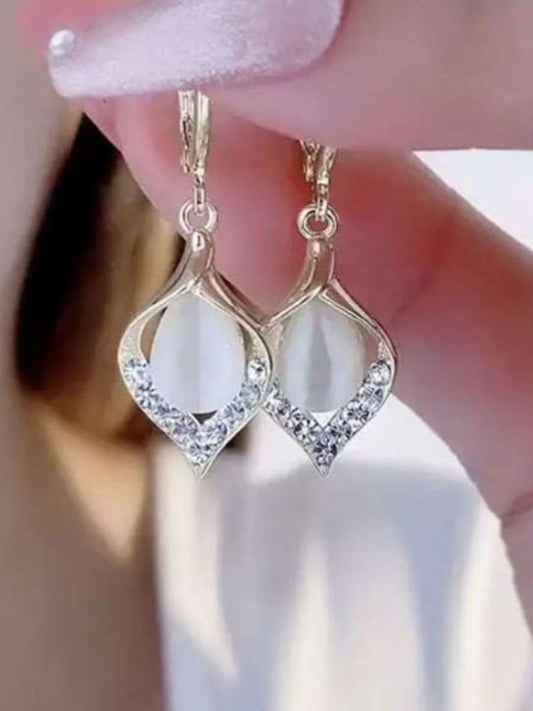 Vintage Crystal Moonstone Drop Earrings White